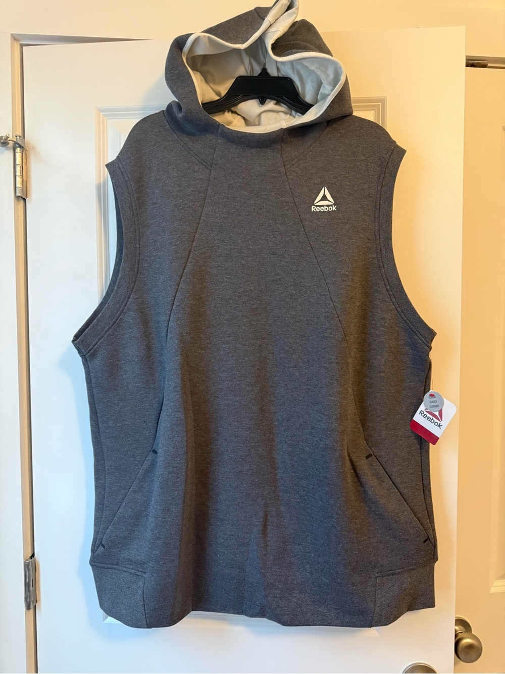 NWT men’s Reebok Sleeveless Hooded Pullover, size XXL